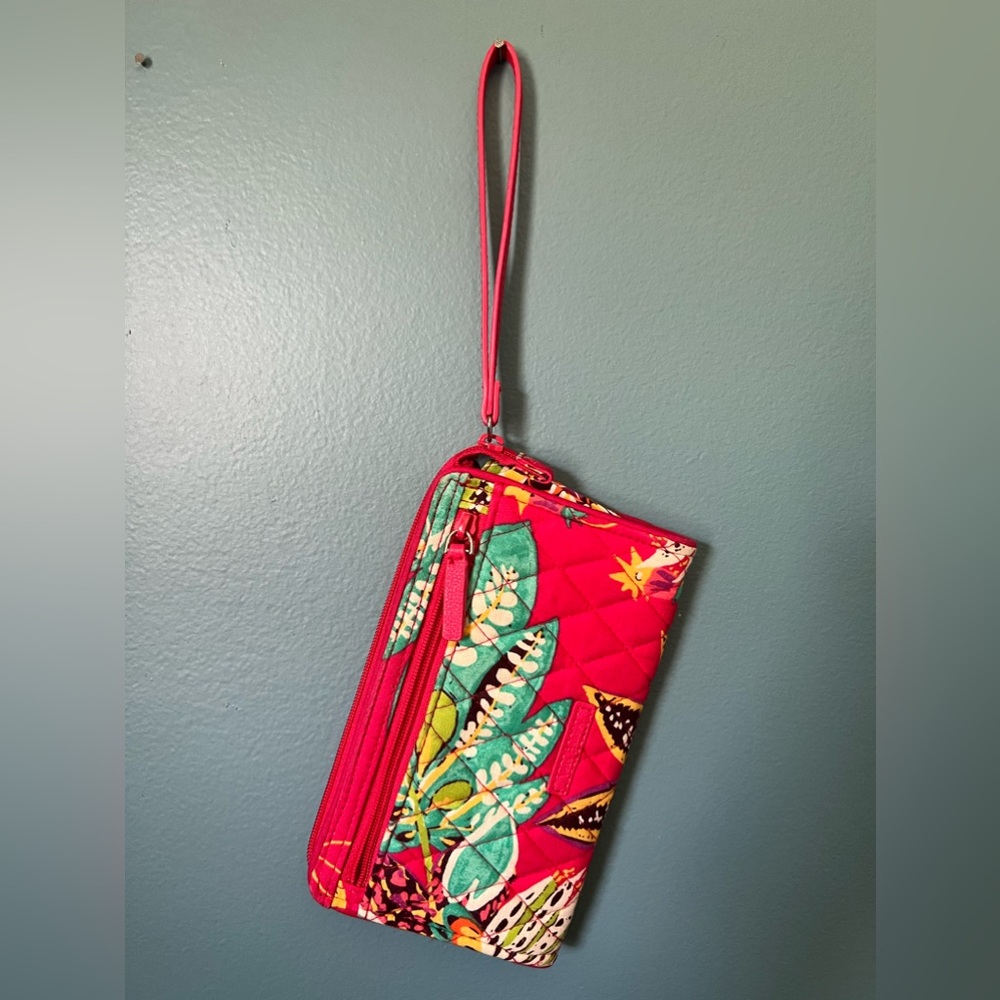 Vera Bradley Wristlet-like new!